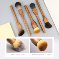 Pinceaux à manche en noyer pour maquillage Marque privée Vegan Pinceau de maquillage unique professionnel de haute qualité pour fond de teint en poudre