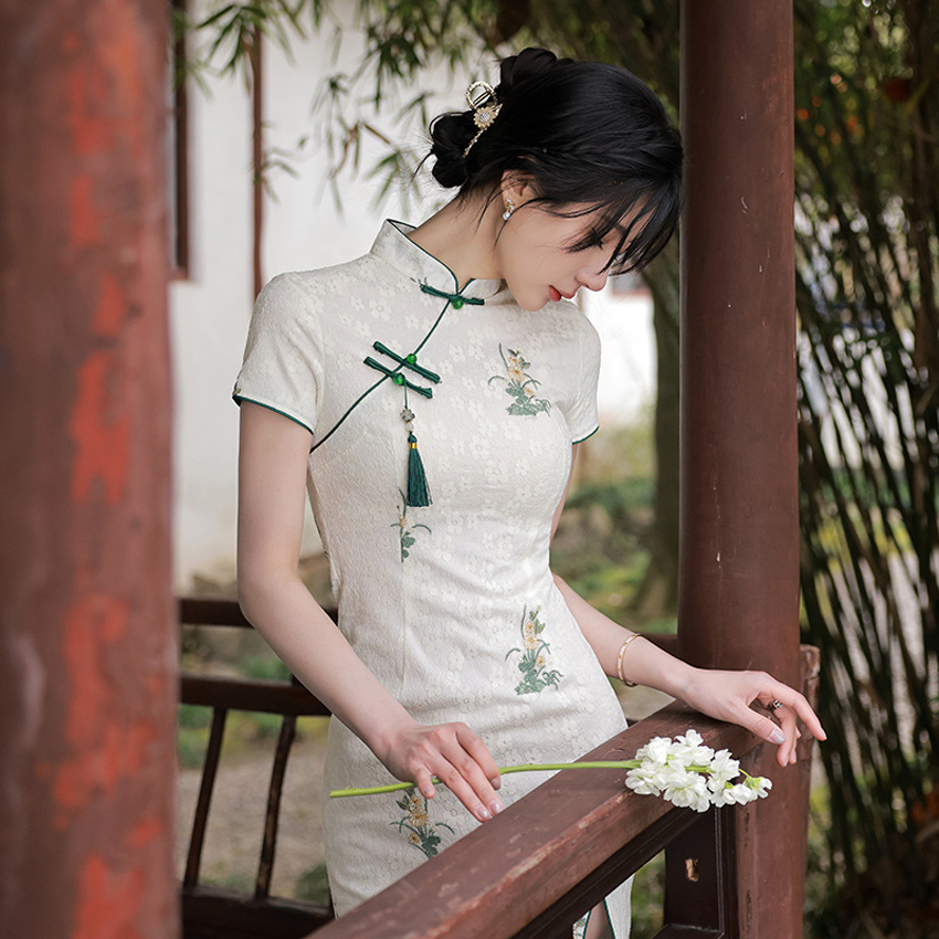 white base dress Lady Black Tie - Brienne Dress - White main image 1