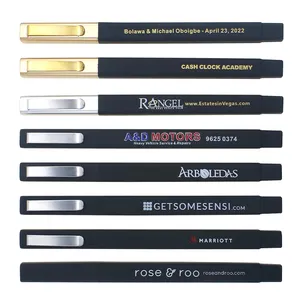 مخزنة الترويجية قلم حبر جاف بلاستيكي القلم المطاط منتهية ساحة الأقلام مع شعار مخصص