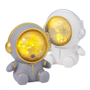 Tirelire Astronaute 2-en-1 avec Veilleuse, Incassable, pour <span class=keywords><strong>D</strong></span>écoration de Chambre <span class=keywords><strong>d</strong></span>'Enfant, Cadeau <span class=keywords><strong>d</strong></span>'Anniversaire, Thème Spatial - Product Image 1
