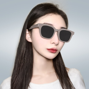 Gafas de Sol Polarizadas de Estilo Coreano para Mujer, Montura Cuadrada Negra, Protección UV400, Lentes de Plástico Tipo 3 - Product Image 4