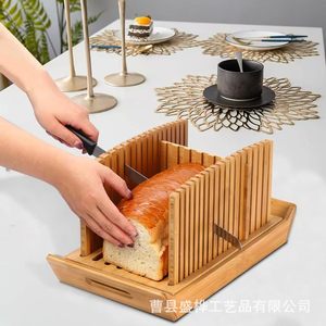 Cortador de pan de bambú con bandeja para migas, herramienta para cortar tostadas en la cocina del hogar - Product Image 1