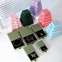 Boîte à bijoux en papier rose de luxe avec logo personnalisé, petite boîte à tiroir coulissante pour bracelet, boucles d'oreilles, collier