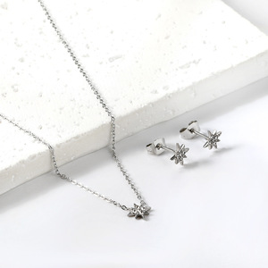 ชุดต่างหูและสร้อยคอรูปดาวสแตนเลสประดับเพชรขาว ของขวัญเครื่องประดับแฟชั่นสำหรับผู้หญิง - Product Image 3