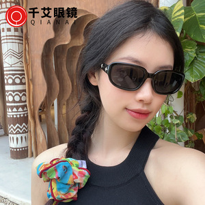 Gafas de Sol Retro Qianai Y2K, Montura Negra, Lentes Marrones, Protección UV400, Detalle de Estrella, Estilo Unisex - Product Image 2