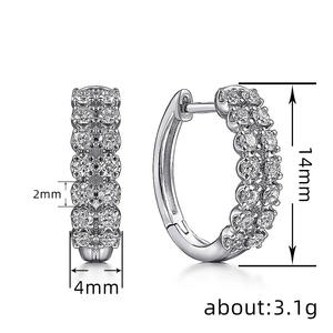 Eleganti Orecchini a Cerchio in Oro Bianco con Cristalli Rotondi Taglio Brillante e Incastonatura a Canale per Donne, Classici per l'Uso Quotidiano - Product Image 5