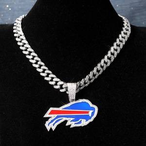 Collar con colgante de aleación de equipo de rugby NFL de diamante completo para hombre y cadena cubana de 13mm - Product Image 6