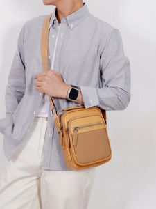 Bolso Bandolera de Piel Sintética PU, Impermeable, con Múltiples Bolsillos, para Hombre, Casual, de Verano, Ligero, con Diseño de Letras - Product Image 4