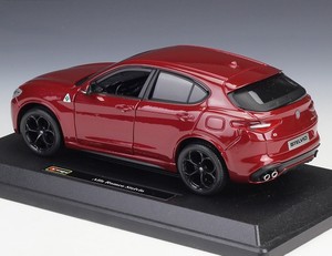 1:24 di alta qualità Alfa <span class=keywords><strong>Romeo</strong></span> Stelvio giocattoli in lega di auto modello di simulazione in metallo auto giocattoli pressofuso auto per bambini adulti collezione regalo - Product Image 5