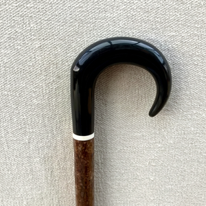 Canne de marche de luxe en corne avec manche en bois, écologique, artisanat Orion, durable, aide à la mobilité pour usage quotidien, vente en gros pour les détaillants - Product Image 1