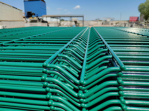 سياج شبكي ملحوم ثلاثي الأبعاد مطلي بالبي في سي، عالي القوة، مثالي للحدائق والأسوار المحيطة والاستخدامات التجارية - Product Image 2