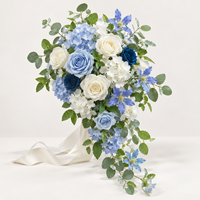 Handgefertigter Blau-Weißer Kaskaden-Brautstrauß Realistische Seidenrosen und Hortensien für Hochzeitsfotoshootings