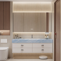 Mueble de Baño Flotante de Madera Maciza Blanca con Espejo LED Retroiluminado Personalizado y Encimera de Piedra Azul, Diseño de Grifo Cromado