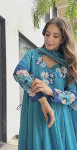 Ensemble de robe kurta ethnique pour femmes pantalon Dupatta tenue indienne fête mariage festival traditionnel ensemble de trois pièces - Product Image 2