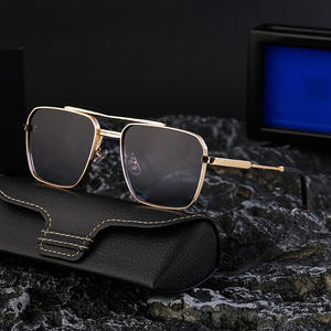 Lunettes de soleil carrées sur mesure pour hommes, protection UV400, verres PC, monture noire avec étui WF 5G54 - Product Image 2