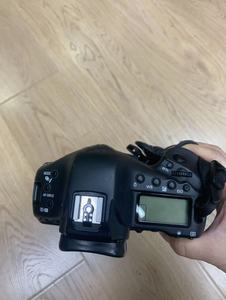 Cuerpo de cámara réflex digital profesional Canon EOS-1D X de segunda mano, en buen estado de funcionamiento, con disparo en ráfaga de alta velocidad - Product Image 3