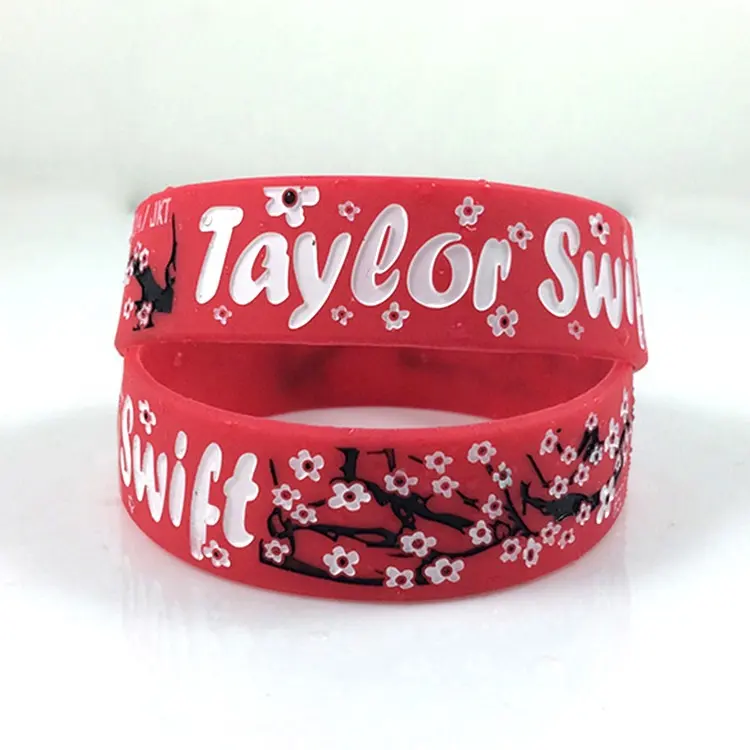 Eco-friendlyリサイクルカスタムロゴ素敵なチャーミングTaylor Swift花Concert Memorialデボスインク充填シリコーンリストバンド