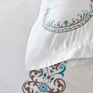 Parure <span class=keywords><strong>de</strong></span> <span class=keywords><strong>lit</strong></span> <span class=keywords><strong>de</strong></span> luxe quatre pièces 1,2 m blanche, 300 fils, en tissu teint, broderie, pour hôtel, draps et housses <span class=keywords><strong>de</strong></span> <span class=keywords><strong>couette</strong></span> - Product Image 3