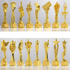 الأكثر مبيعًا هدايا تذكارية ذهبية مبتكرة ومطلية بالكريستال من الراتنج - Product Image 3