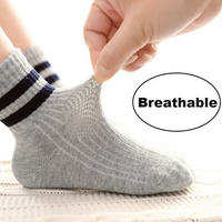 Chaussettes pour bébé en coton rayées noir, blanc et gris de haute qualité, antibactériennes, écologiques, jetables, respirantes, confortables, pour un usage quotidien