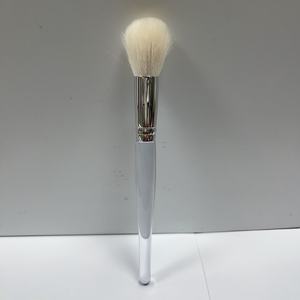 <span class=keywords><strong>Pinceau</strong></span> <span class=keywords><strong>de</strong></span> maquillage en poils <span class=keywords><strong>de</strong></span> chèvre blancs avec manche transparent pour le blush, la poudre, la <span class=keywords><strong>mousse</strong></span> nettoyante, le lavage du visage - Product Image 1