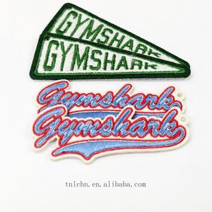 Parches bordados personalizados con apliques de flores y corazones, insignias con logotipo personalizado termoadhesivas a granel para ropa con cuentas y sombreros - Product Image 1