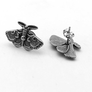 Pendientes yunnique con forma de insecto, diseño de mariposa retro de acero de titanio para mujer - Product Image 3
