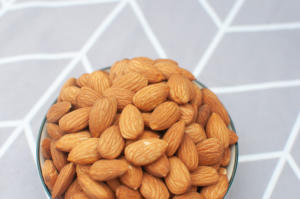 Grosses amandes naturelles et saines prêtes à manger sans additifs alimentaires Amandes vendues à chaud - Product Image 2