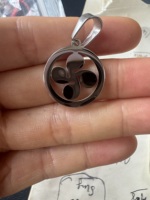 Pendentif Yiwu Aceon en acier inoxydable, symbole de croix basque, étoile, soleil, moulin à vent celtique dans un cercle, Lauburu, quatre têtes