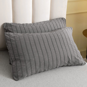 Suministro de comercio exterior transfronterizo: Juego de tres piezas de ropa de cama nórdica de fibra sintética con rayas y textura seersucker para el hogar. - Product Image 4