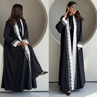 Abaya à manches longues avec bordure en dentelle, motif contrastant noir et blanc, broderie moelleuse, style kimono ouvert, Abayas musulmanes