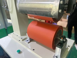 Machine de transfert de chaleur de logo de planche à roulettes de vente entière de planche à roulettes électrique de carbone d'usine de la Chine avec le contrôle de PLC - Product Image 3
