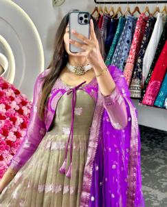 Robe en soie Kota du sud de l'Inde de qualité supérieure en rose avec tissage Zari et Dupatta - Product Image 4
