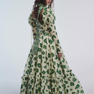 <span class=keywords><strong>Vestido</strong></span> a la Moda con Estampado Verde Oscuro en Toda la Superficie, Personalizado, con Hombros Descubiertos, Mangas Largas Abullonadas, Tela Ligera, Corte Entallado - Product Image 2