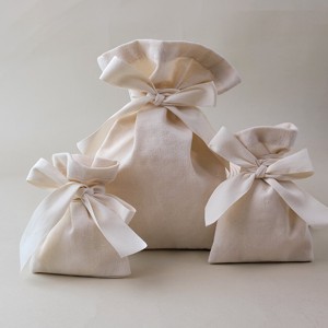 Sac à cordon en toile de coton biologique haut de gamme blanc pour le rangement et l'emballage de bijoux - Product Image 6
