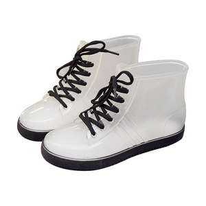 Botas de lluvia transparentes de gelatina para mujer, zapatos cortos de goma impermeables a la moda con cordones coloridos, calzado de verano de tacón bajo - Product Image 5