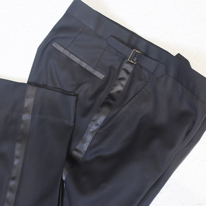 MTM classico abito <span class=keywords><strong>smoking</strong></span> <span class=keywords><strong>con</strong></span> risvolto a punta da uomo <span class=keywords><strong>con</strong></span> <span class=keywords><strong>gilet</strong></span> su misura su misura da sposa sposo abito <span class=keywords><strong>nero</strong></span> su misura <span class=keywords><strong>smoking</strong></span> bianco per uomo 3 pezzi - Product Image 5