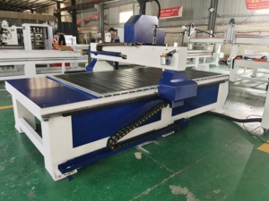 Machine de gravure sur bois 1325 avec moteur 3 kW, pompe RichAuto et conception écologique pour la décoration de portes et moustiquaires en bois 1. Worki - Product Image 6