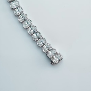 Bracelet en or blanc 18 carats Huazhong Gem Pure avec diamant ovale brillant cultivé en laboratoire - Product Image 3