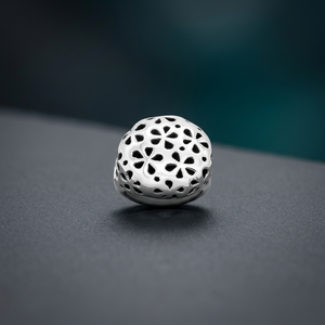 Anillo Minimalista de Plata 925 con Diseño Floral para Mujer - Product Image 2