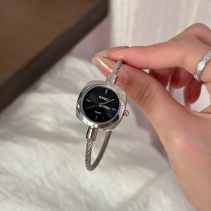 Montre à quartz de luxe de haute qualité pour femme, bracelet carré, élégante et compacte, bracelet en métal tressé - Product Image 4