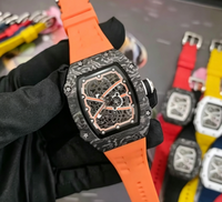 Montre mécanique squelette tendance pour homme avec boîtier tonneau, mouvement visible et bracelet textile orange