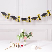 Spanduk Cetak Ramah Lingkungan Warna Hitam Kuning untuk Musim Wisuda, Dekorasi Latar Belakang Topi Doktor dan Hiasan Bunting