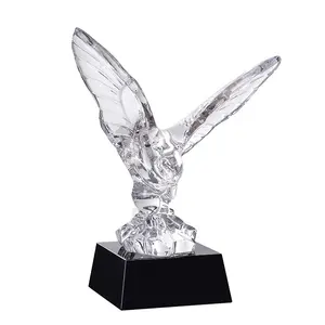 Nuevo estilo K9 de artesanía de cristal claro de cristal águila estatua decoración de cristal de recuerdo