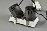 Projet personnalisé de haute qualité Double têtes boîtier carré Angle réglable profond Anti-éblouissement encastré LED vers le bas Spot Light