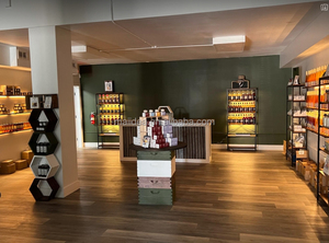 Thiết kế cửa hàng mật ong sang trọng tinh tế với kệ trưng bày tổ ong & tủ tường LED, để bán - Product Image 4