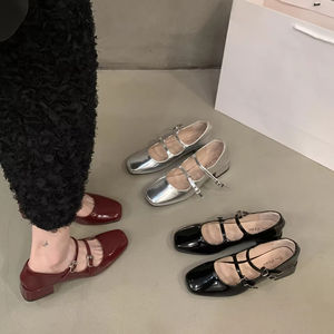 Chaussures élégantes pour les occasions festives, style cuir verni - escarpins noirs à bout pointu en soie avec sandales pour femmes - Product Image 1