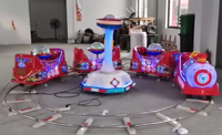 Vente directe d'usine divertissement en plein air parc d'attractions intérieur enfants 4 places mini train style britannique monter sur le train pour les enfants