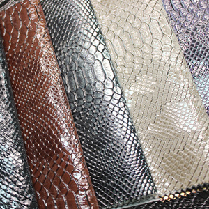 Pelle Sintetica PU con Motivo a Scaglie Metalliche Lucide Effetto Pelle di Pitone per Abbigliamento - Product Image 5
