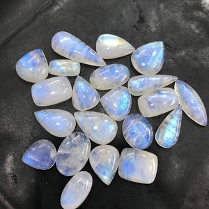 Pierre de lune naturelle Gemkora, taille poire, formes mélangées, polie pour la fabrication de bijoux - Product Image 6